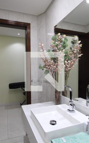 Casa à venda com 240m², 4 quartos e 2 vagasBanheiro 1