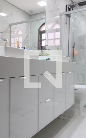 Casa à venda com 240m², 4 quartos e 2 vagasBanheiro da Suíte