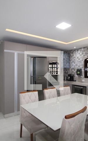 Casa à venda com 240m², 4 quartos e 2 vagasCozinha