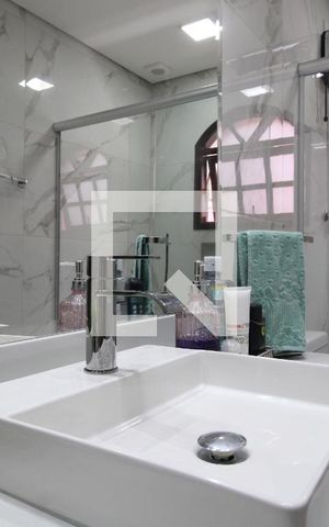 Casa à venda com 240m², 4 quartos e 2 vagasBanheiro 2