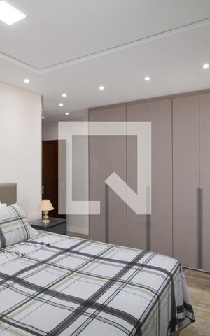 Casa à venda com 240m², 4 quartos e 2 vagasQuarto Suíte