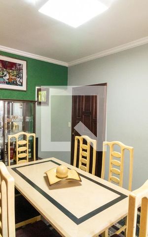 Casa à venda com 215m², 5 quartos e 4 vagas Casa à venda com 215m², 5 quartos e 4 vagasSala de Jantar