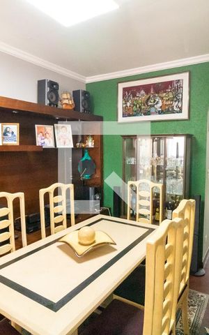 Casa à venda com 215m², 5 quartos e 4 vagas Casa à venda com 215m², 5 quartos e 4 vagasSala de Jantar