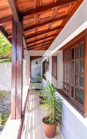 Casa à venda com 215m², 5 quartos e 4 vagas Casa à venda com 215m², 5 quartos e 4 vagasVaranda da Sala