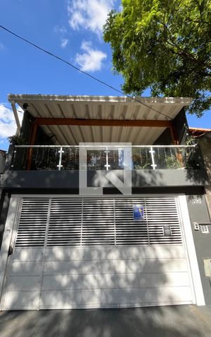 Casa à venda com 185m², 3 quartos e 2 vagas Casa à venda com 185m², 3 quartos e 2 vagasFachada
