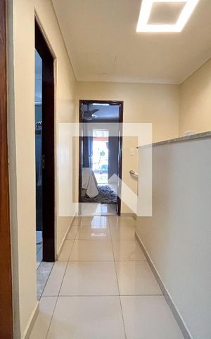 Casa à venda com 185m², 3 quartos e 2 vagas Casa à venda com 185m², 3 quartos e 2 vagasCorredor