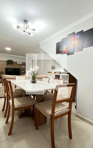 Casa à venda com 185m², 3 quartos e 2 vagas Casa à venda com 185m², 3 quartos e 2 vagasSala