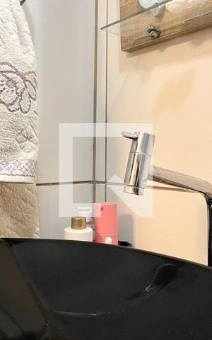 Casa à venda com 185m², 3 quartos e 2 vagas Casa à venda com 185m², 3 quartos e 2 vagasBanheiro Corredor