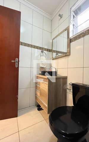 Casa à venda com 185m², 3 quartos e 2 vagas Casa à venda com 185m², 3 quartos e 2 vagasBanheiro Corredor