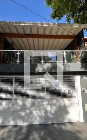 Casa à venda com 185m², 3 quartos e 2 vagas Casa à venda com 185m², 3 quartos e 2 vagasFachada