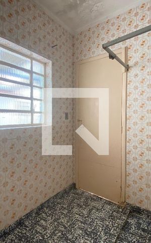 Casa para alugar com 60m², 2 quartos e sem vaga Casa para alugar com 60m², 2 quartos e sem vagaBanheiro