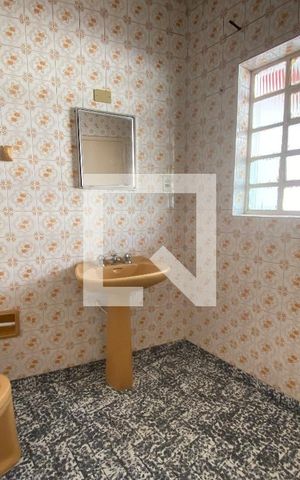 Casa para alugar com 60m², 2 quartos e sem vaga Casa para alugar com 60m², 2 quartos e sem vagaBanheiro