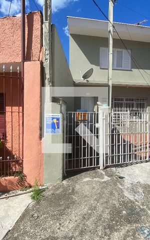Casa para alugar com 60m², 2 quartos e sem vaga Casa para alugar com 60m², 2 quartos e sem vagaFachada