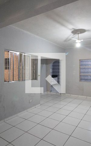 Casa à venda com 140m², 4 quartos e 2 vagas Casa à venda com 140m², 4 quartos e 2 vagasSala