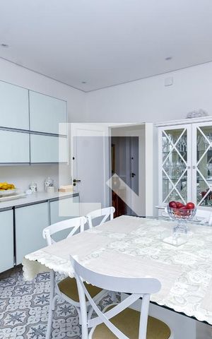 Casa à venda com 520m², 5 quartos e 4 vagas Casa à venda com 520m², 5 quartos e 4 vagasCopa
