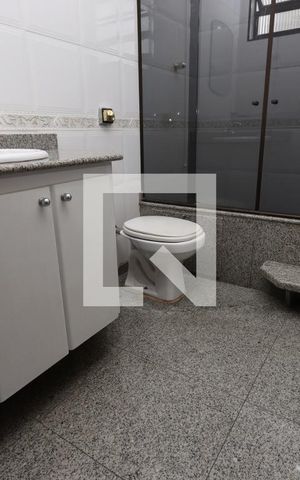 Casa à venda com 200m², 3 quartos e 4 vagasBanheiro da Suíte