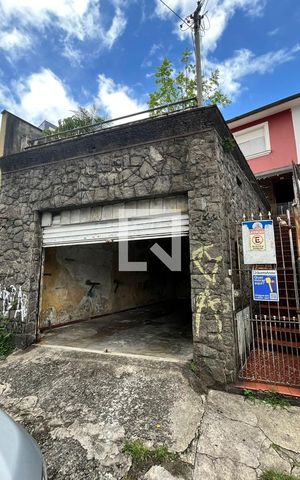 Casa à venda com 150m², 3 quartos e 1 vaga Casa à venda com 150m², 3 quartos e 1 vagaFachada
