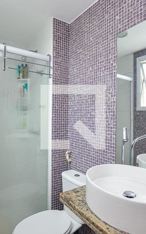 Apartamento à venda com 140m², 2 quartos e 2 vagas Apartamento à venda com 140m², 2 quartos e 2 vagasBanheiro da Suíte 1