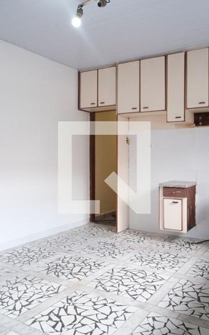 Casa à venda com 180m², 2 quartos e 2 vagas Casa à venda com 180m², 2 quartos e 2 vagasCozinha