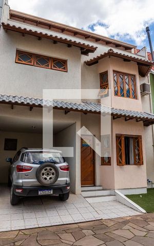 Casa de condomínio à venda com 170m², 3 quartos e 1 vaga Casa de condomínio à venda com 170m², 3 quartos e 1 vagaFachada