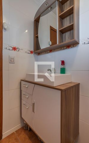 Casa de condomínio à venda com 170m², 3 quartos e 1 vaga Casa de condomínio à venda com 170m², 3 quartos e 1 vagaLavabo 2