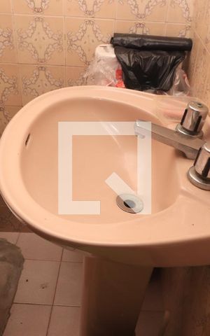 Casa à venda com 500m², 5 quartos e 8 vagasBanheiro 2