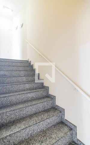 Apartamento à venda com 100m², 2 quartos e 2 vagas Apartamento à venda com 100m², 2 quartos e 2 vagasEscada