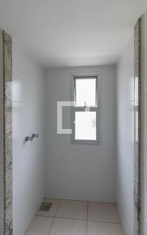Apartamento à venda com 220m², 4 quartos e 3 vagas Apartamento à venda com 220m², 4 quartos e 3 vagasBanheiro da Suíte