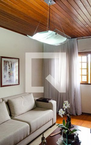 Casa à venda com 300m², 3 quartos e 1 vaga Casa à venda com 300m², 3 quartos e 1 vagaSala