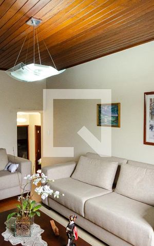 Casa à venda com 300m², 3 quartos e 1 vaga Casa à venda com 300m², 3 quartos e 1 vagaSala