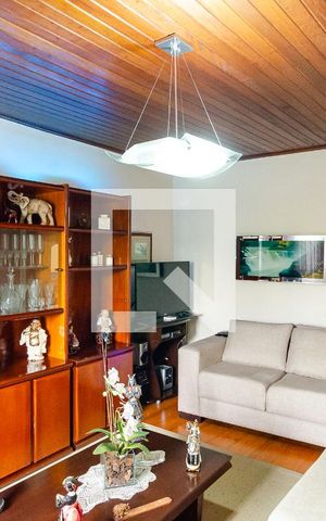 Casa à venda com 300m², 3 quartos e 1 vaga Casa à venda com 300m², 3 quartos e 1 vagaSala