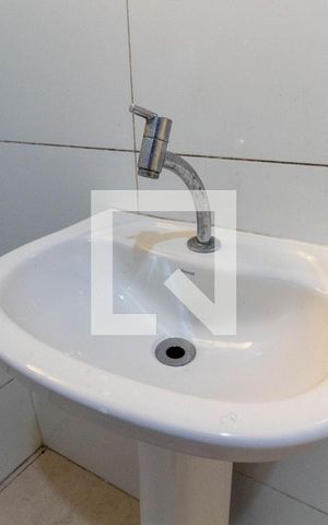 Casa para alugar com 30m², 1 quarto e sem vaga Casa para alugar com 30m², 1 quarto e sem vagaBanheiro