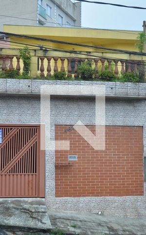 Casa para alugar com 196m², 4 quartos e 2 vagasFachada