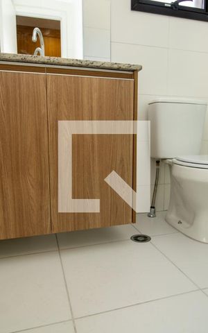 Studio à venda com 24m², 1 quarto e sem vaga Studio à venda com 24m², 1 quarto e sem vagaBanheiro, armário e louça sanitária