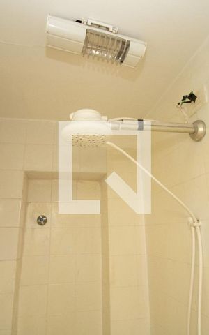Apartamento à venda com 123m², 4 quartos e 1 vaga Apartamento à venda com 123m², 4 quartos e 1 vagaBanheiro de serviço, chuveiro