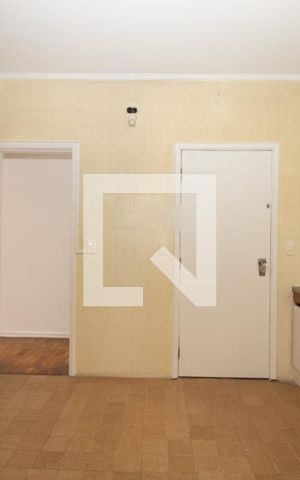 Apartamento à venda com 123m², 4 quartos e 1 vaga Apartamento à venda com 123m², 4 quartos e 1 vagaCozinha, vista das duas bancadas de armários