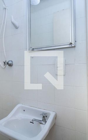 Apartamento à venda com 123m², 4 quartos e 1 vaga Apartamento à venda com 123m², 4 quartos e 1 vagaBanheiro de serviço, pia e espelho