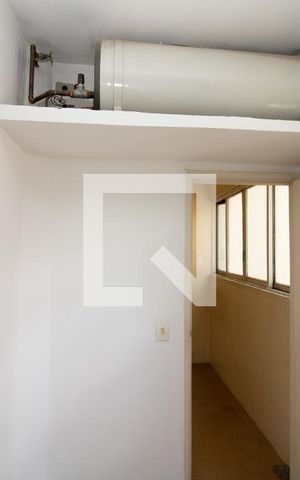 Apartamento à venda com 123m², 4 quartos e 1 vaga Apartamento à venda com 123m², 4 quartos e 1 vagaQuarto de serviço, prateleira e porta