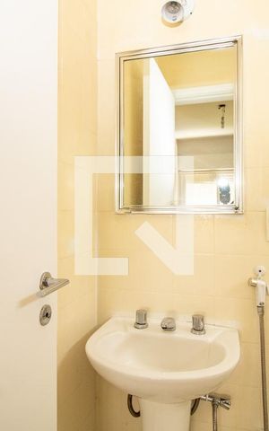 Apartamento à venda com 123m², 4 quartos e 1 vaga Apartamento à venda com 123m², 4 quartos e 1 vagaBanheiro 1, Pia e espelho