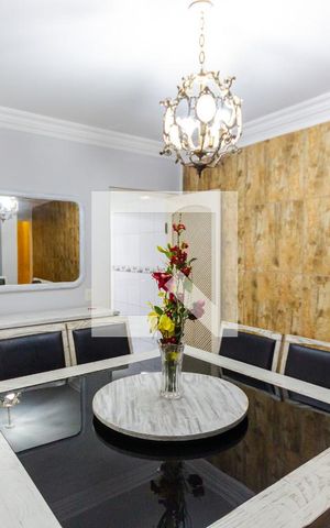 Casa à venda com 240m², 3 quartos e 2 vagas Casa à venda com 240m², 3 quartos e 2 vagasSala de Jantar