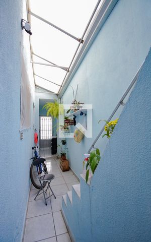 Casa à venda com 165m², 3 quartos e 2 vagas Casa à venda com 165m², 3 quartos e 2 vagasQuintal - lateral casa