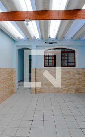 Casa à venda com 165m², 3 quartos e 2 vagas Casa à venda com 165m², 3 quartos e 2 vagasQuintal - frente da casa