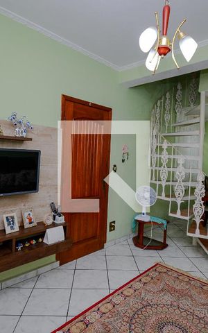 Casa à venda com 165m², 3 quartos e 2 vagas Casa à venda com 165m², 3 quartos e 2 vagasSala