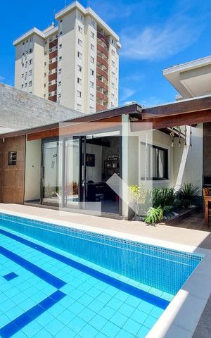 Casa para alugar com 225m², 3 quartos e 5 vagasChurrrasqueira / Piscina