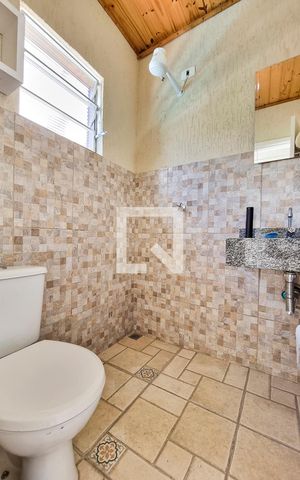 Casa para alugar com 225m², 3 quartos e 5 vagasBanheiro da Piscina