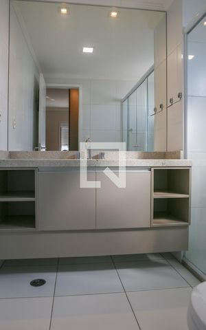 Apartamento para alugar com 66m², 2 quartos e 1 vaga Apartamento para alugar com 66m², 2 quartos e 1 vagaBanheiro da Suíte