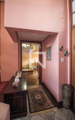 Casa à venda com 300m², 4 quartos e 2 vagasCorredor