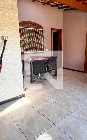 Casa à venda com 225m², 5 quartos e 3 vagas Casa à venda com 225m², 5 quartos e 3 vagasVaranda