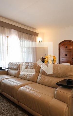 Casa à venda com 280m², 2 quartos e 2 vagas Casa à venda com 280m², 2 quartos e 2 vagasSala