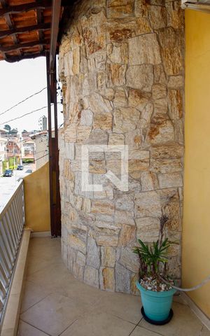 Casa à venda com 210m², 4 quartos e 2 vagas Casa à venda com 210m², 4 quartos e 2 vagasSacada